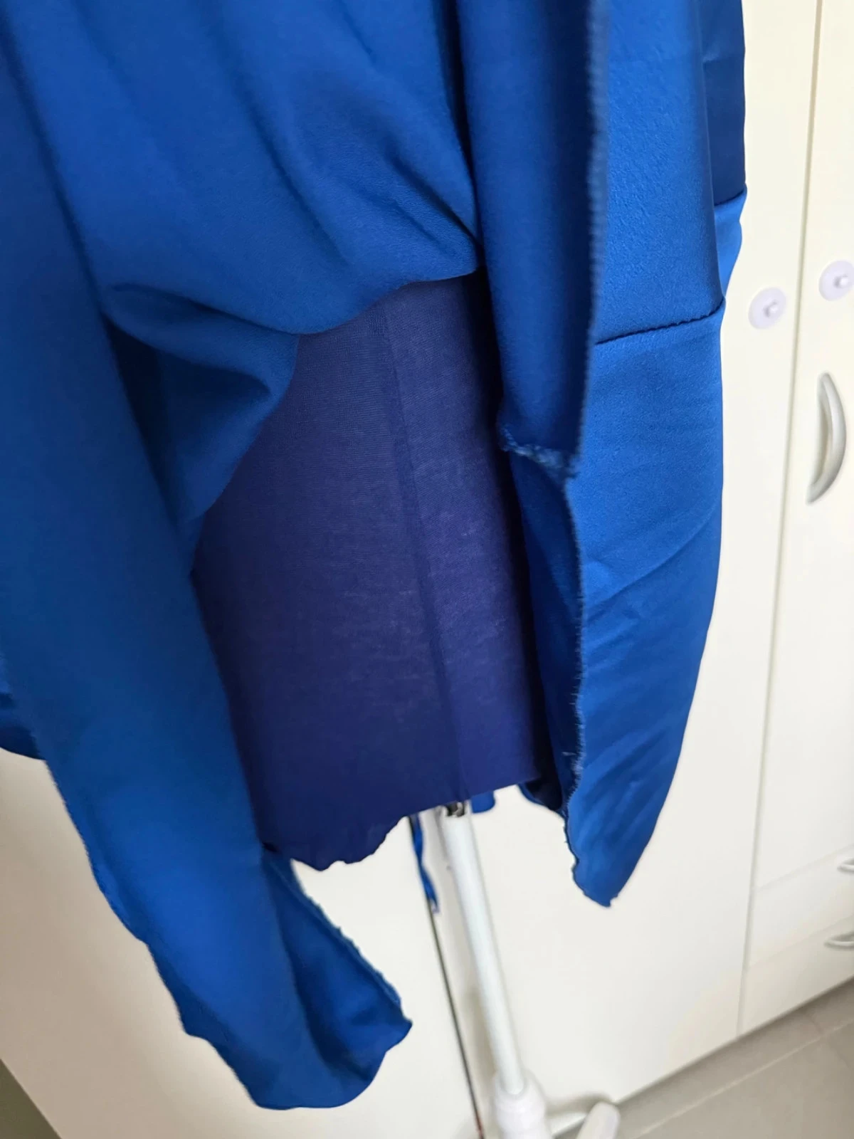 Vestido curto magnífico com costas abertas Azul royal Tamanho único – photo 3